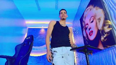 Dominic_Max live cam on Cam4
