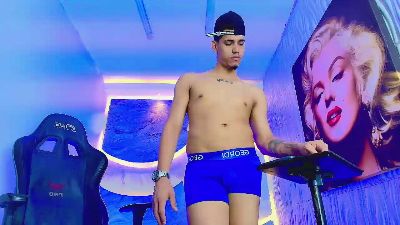 Dominic_Max live cam on Cam4