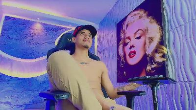Dominic_Max live cam on Cam4