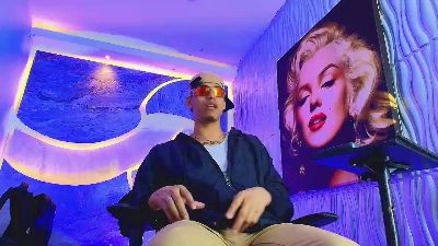 Dominic_Max live cam on Cam4