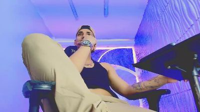 Dominic_Max live cam on Cam4