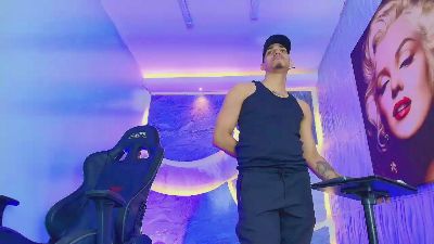 Dominic_Max live cam on Cam4