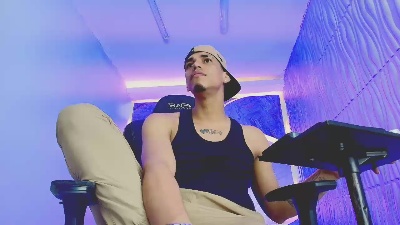 Dominic_Max live cam on Cam4