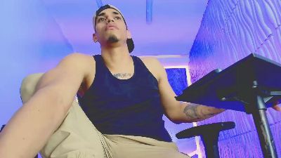 Dominic_Max live cam on Cam4