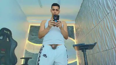 Dominic_Max live cam on Cam4