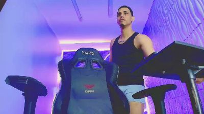 Dominic_Max live cam on Cam4