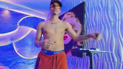 Dominic_Max live cam on Cam4