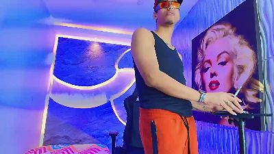 Dominic_Max live cam on Cam4