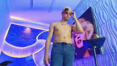 Dominic_Max live cam on Cam4