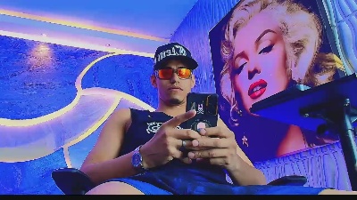Dominic_Max live cam on Cam4