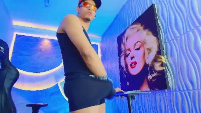 Dominic_Max live cam on Cam4