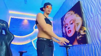 Dominic_Max live cam on Cam4