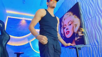 Dominic_Max live cam on Cam4