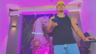 Dominic_Max live cam on Cam4