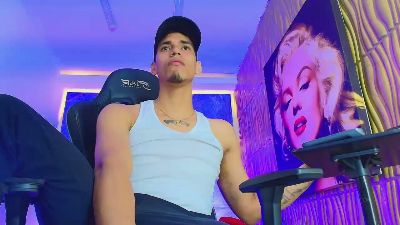 Dominic_Max live cam on Cam4