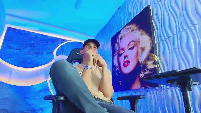 Dominic_Max live cam on Cam4