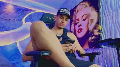 Dominic_Max live cam on Cam4