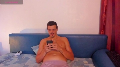 DonnyBrown live cam on Cam4