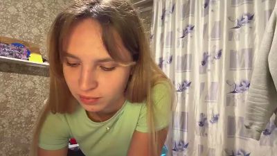 DonyaEnglert live cam on Cam4