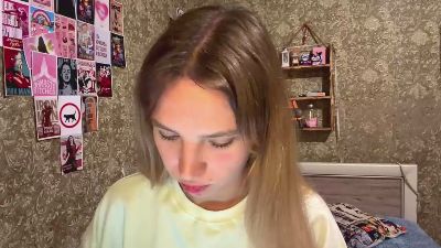 DonyaEnglert live cam on Cam4