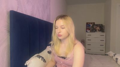 DorineKnoch live cam on Cam4