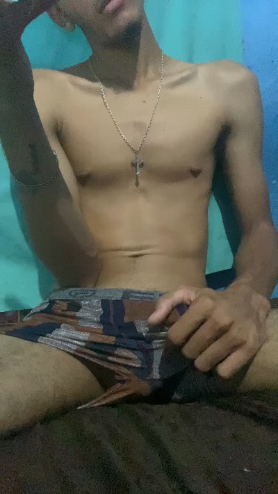 Dotadonovin19cm live cam on Cam4