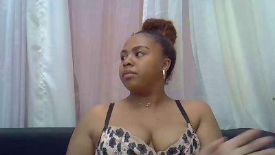 DouceBella live cam on Cam4