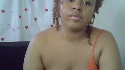 DouceBella live cam on Cam4
