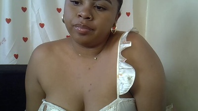 DouceBella live cam on Cam4