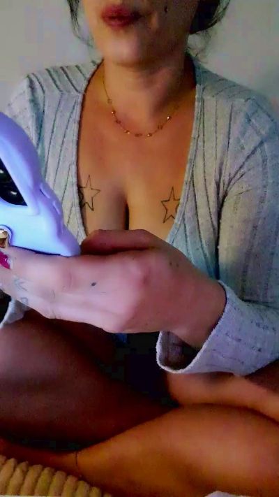 DouceQueen live cam on Cam4