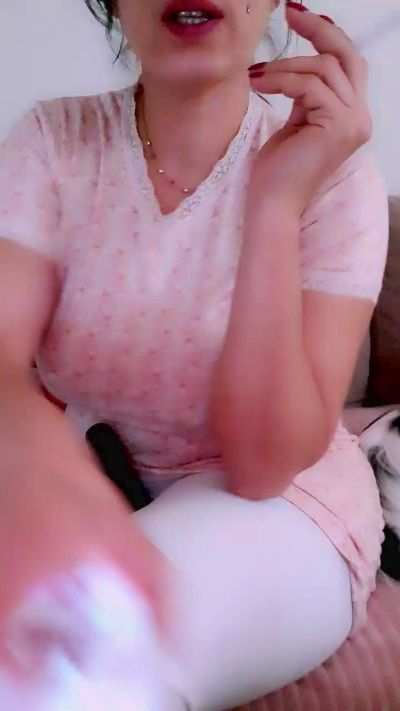 DouceQueen live cam on Cam4
