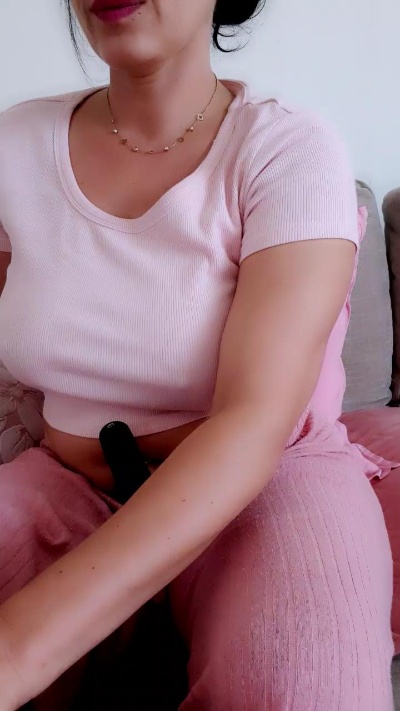 DouceQueen live cam on Cam4
