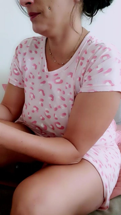 DouceQueen live cam on Cam4