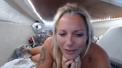 Doucelouve9 live cam on Cam4
