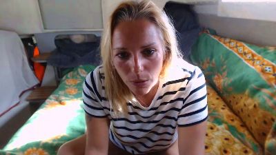 Doucelouve9 live cam on Cam4