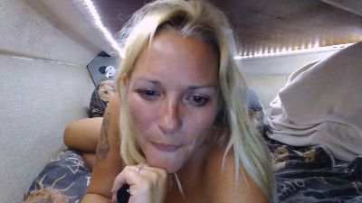 Doucelouve9 live cam on Cam4