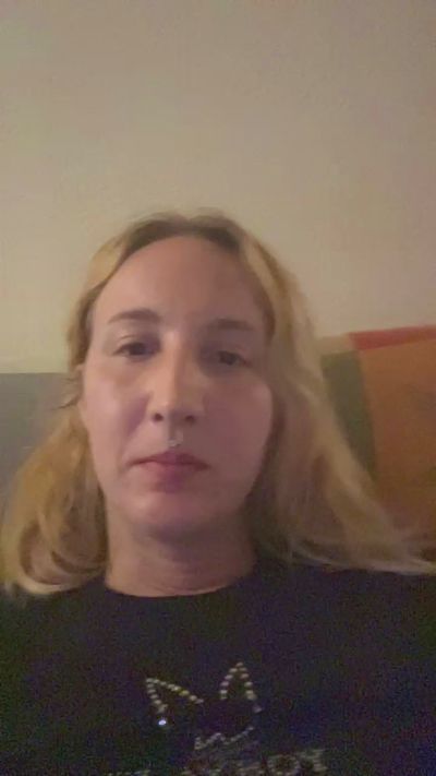 Doyouloveme live cam on Cam4