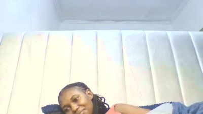 Dreamebony2 live cam on Cam4