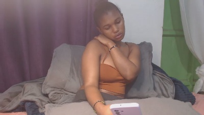 Dreamebony2 live cam on Cam4
