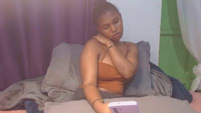 Dreamebony2 live cam on Cam4