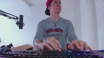 Dreamhunterdz live cam on Cam4