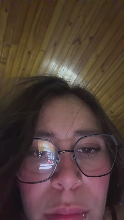 Dulce588 live cam on Cam4