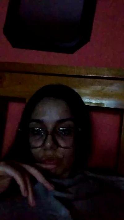 Dulcecelisarg live cam on Cam4
