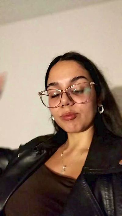 Dulcecelisarg live cam on Cam4