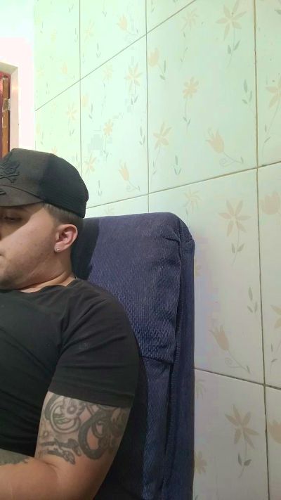 Dylanjosue live cam on Cam4