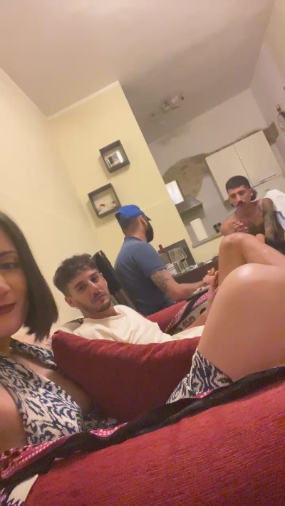 EMA_95 live cam on Cam4