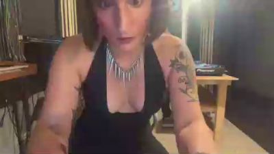 EMA_95 live cam on Cam4