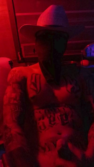 EMEICECRACK live cam on Cam4