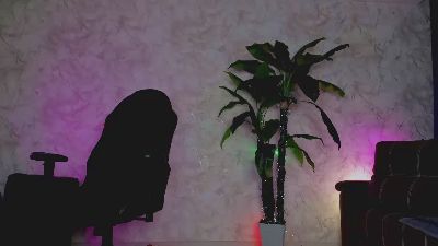 EMMA77777 live cam on Cam4