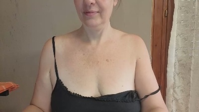 EMMABIONDA live cam on Cam4